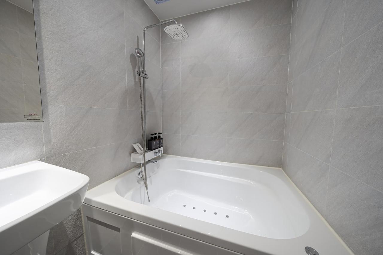 The Nox Hotel Suwon Bagian luar foto